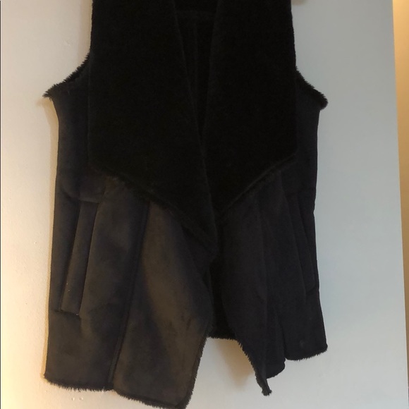 Cozy Black Vest • Faux Fur lined, faux suede - Picture 2 of 13